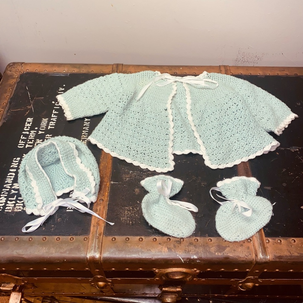 Vintage 4 piece knitted 0-3 month set